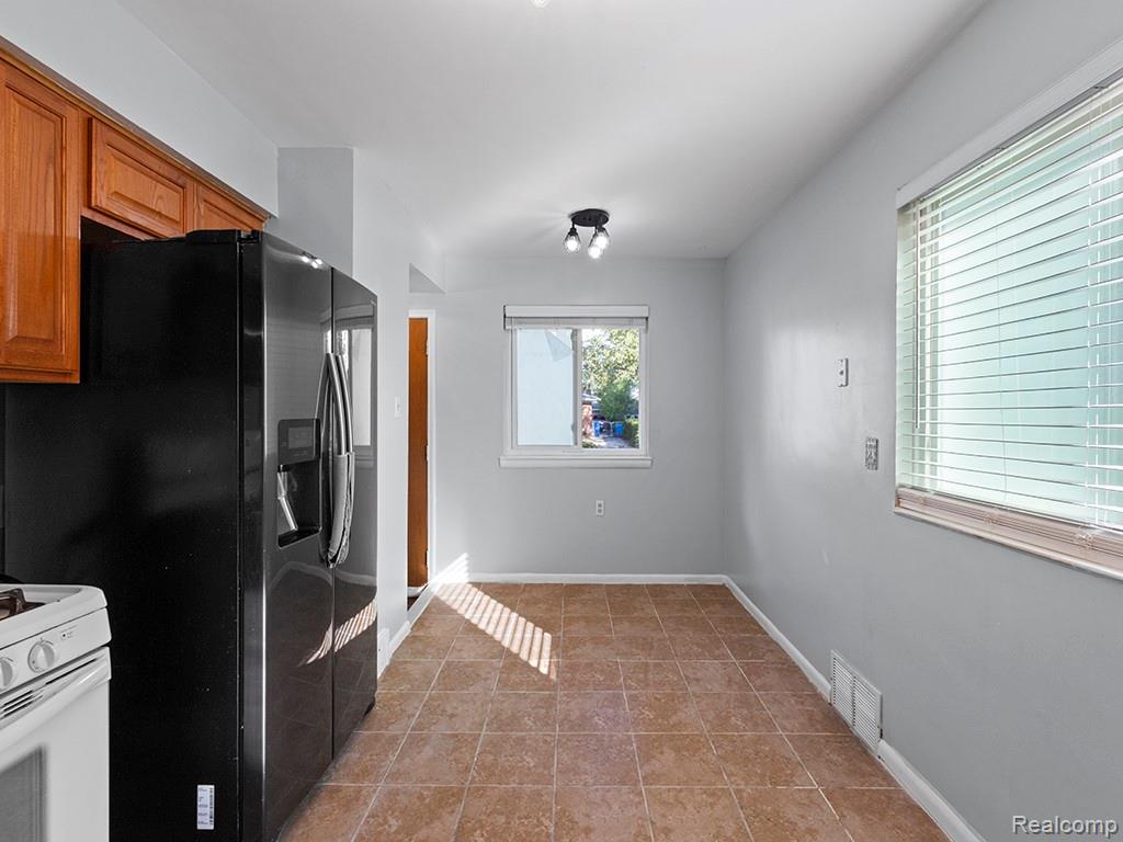 6435 Centralia Street, Dearborn Heights, MI 48127 — Photo 7