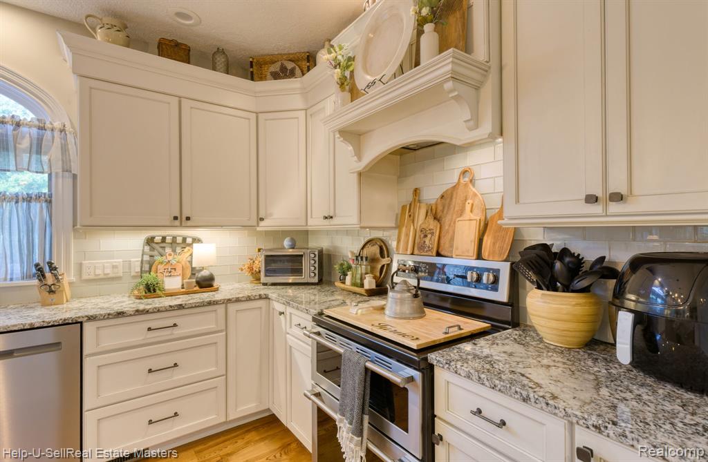 2152 HUNTERS Park W, St. Clair, MI 48079 — Photo 43