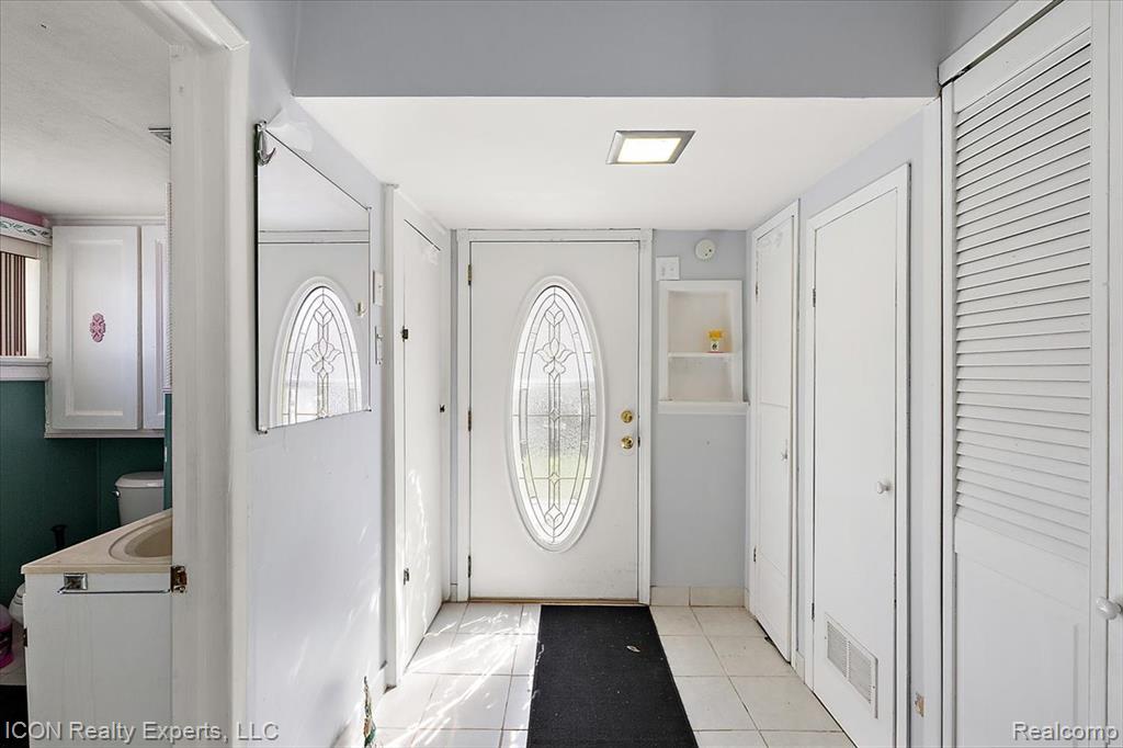 1801 Beechcroft Street, Keego Harbor, MI 48320 — Photo 11