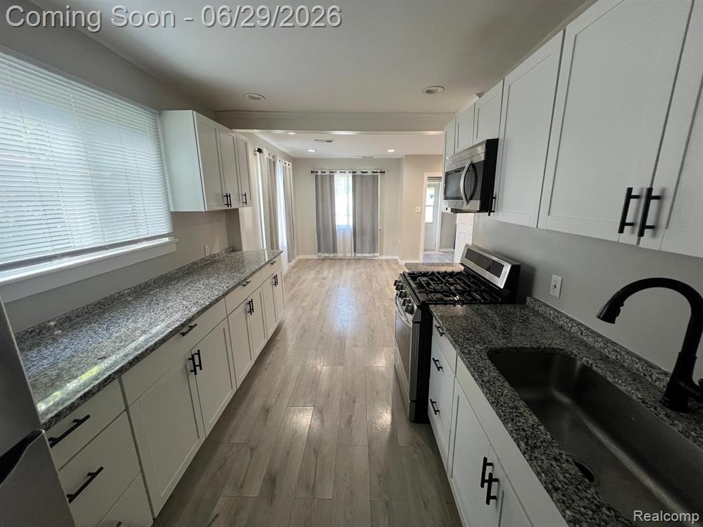 5694 Robindale Avenue, Dearborn Heights, MI 48127 — Photo 12