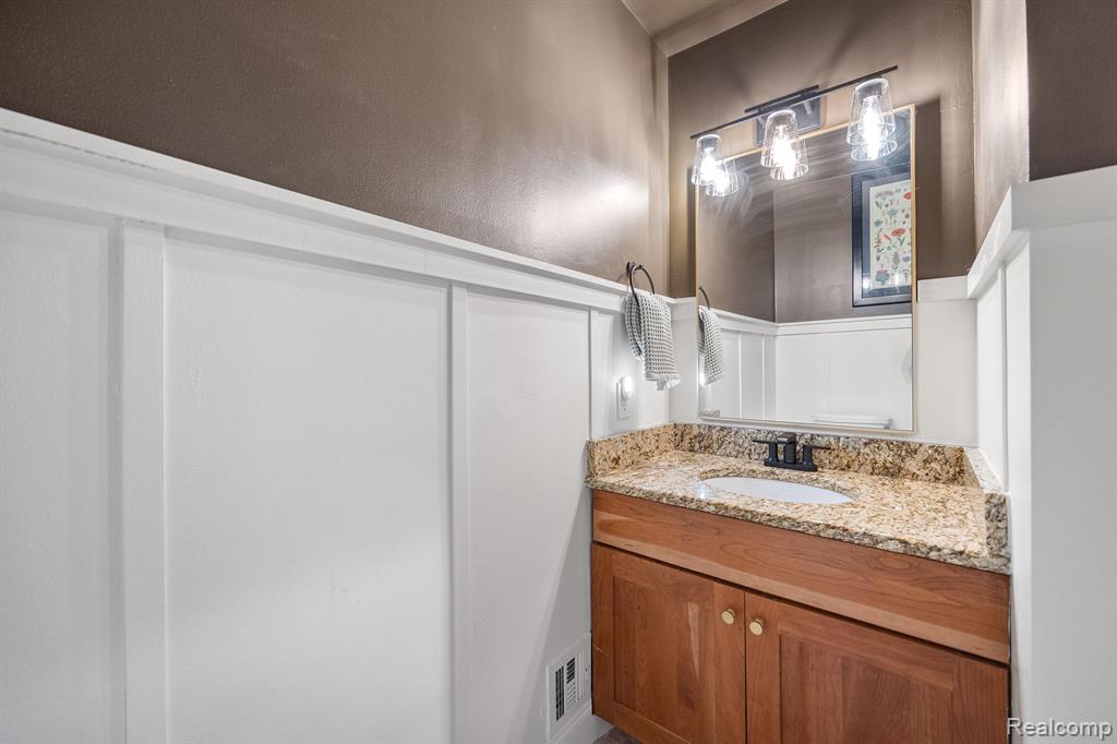 9043 Woods Edge Drive, Commerce Twp, MI 48382 — Photo 7