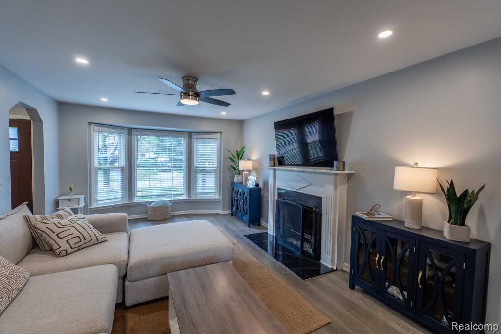 244 Gladwin Avenue, Commerce Twp, MI — Photo 8
