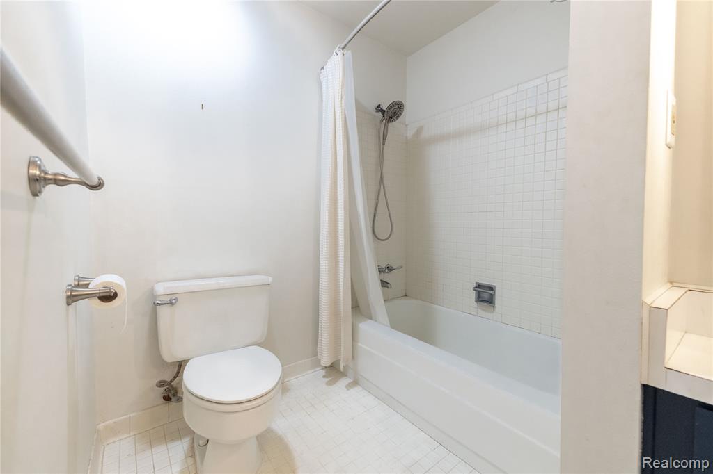 8337 Colony Drive, 2, Grosse Ile, MI 48138 — Photo 20