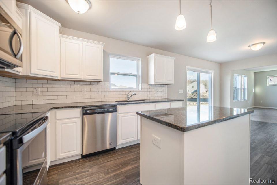 2112 Stillwater Drive, Davison, MI 48423 — Photo 5