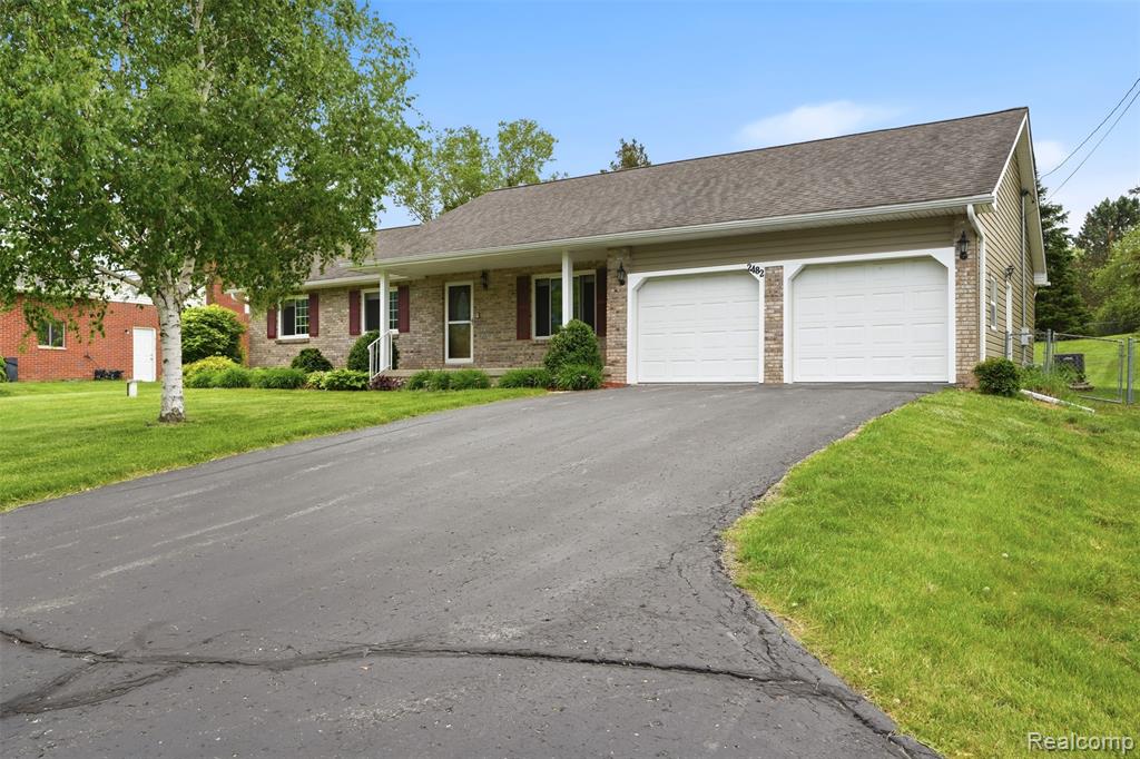 2482 Valley Lane Drive, Grand Blanc, MI 48439 — Photo 2