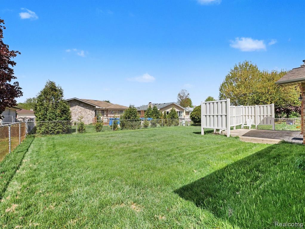 39629 Edgemont Drive, Sterling Heights, MI 48310 — Photo 28