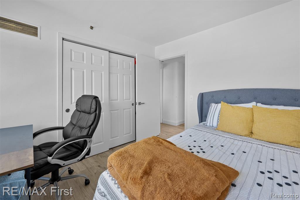 3320 Spinnaker Lane, 10D, Detroit, MI 48207 — Photo 20