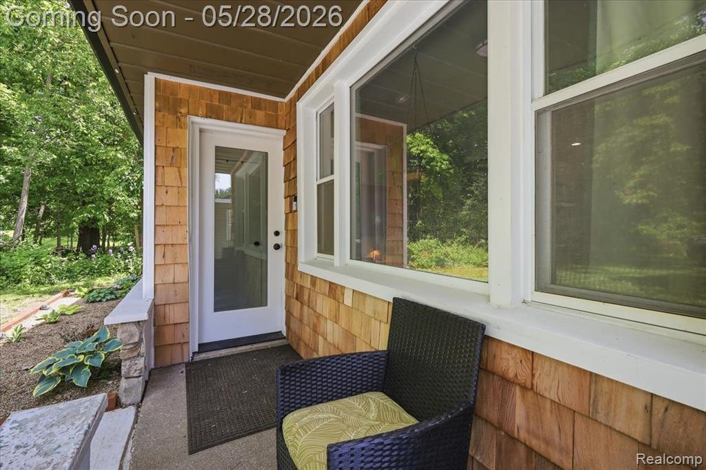 4805 Fenmore Avenue, Waterford, MI 48328 — Photo 4