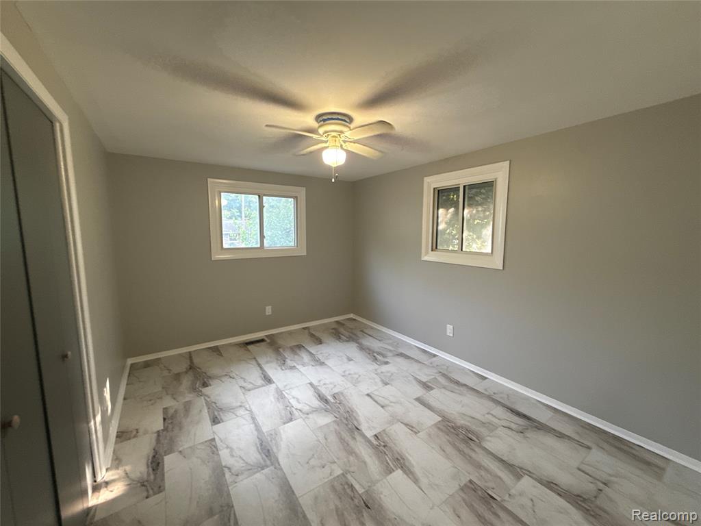 3308 Spring Valley Drive, Flint, MI 48504 — Photo 14