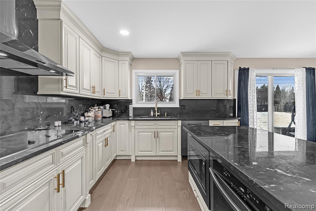 49685 Richardson Drive, Shelby Twp, MI 48315 — Photo 27