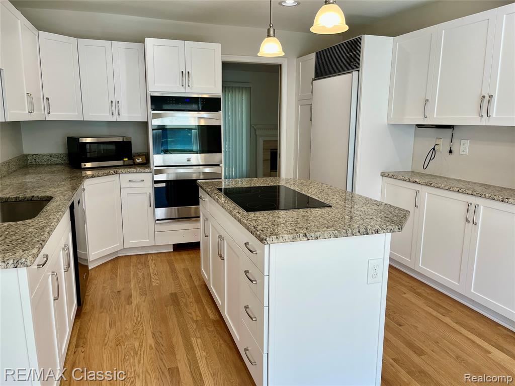 7663 Danbury Circle, West Bloomfield, MI — Photo 7