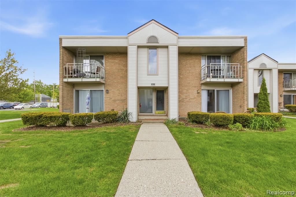 1671 Cass Lake Road, C, Keego Harbor, MI 48320 — Photo 3