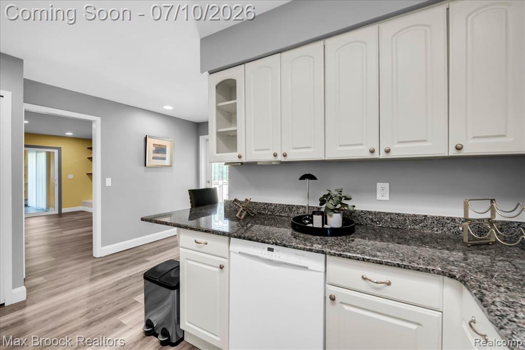 5229 Simpson Lake Road, West Bloomfield, MI 48323 — Photo 18