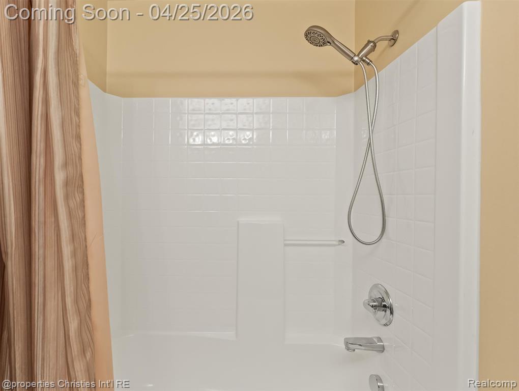 4200 Addington Drive, Commerce Twp, MI 48390 — Photo 19
