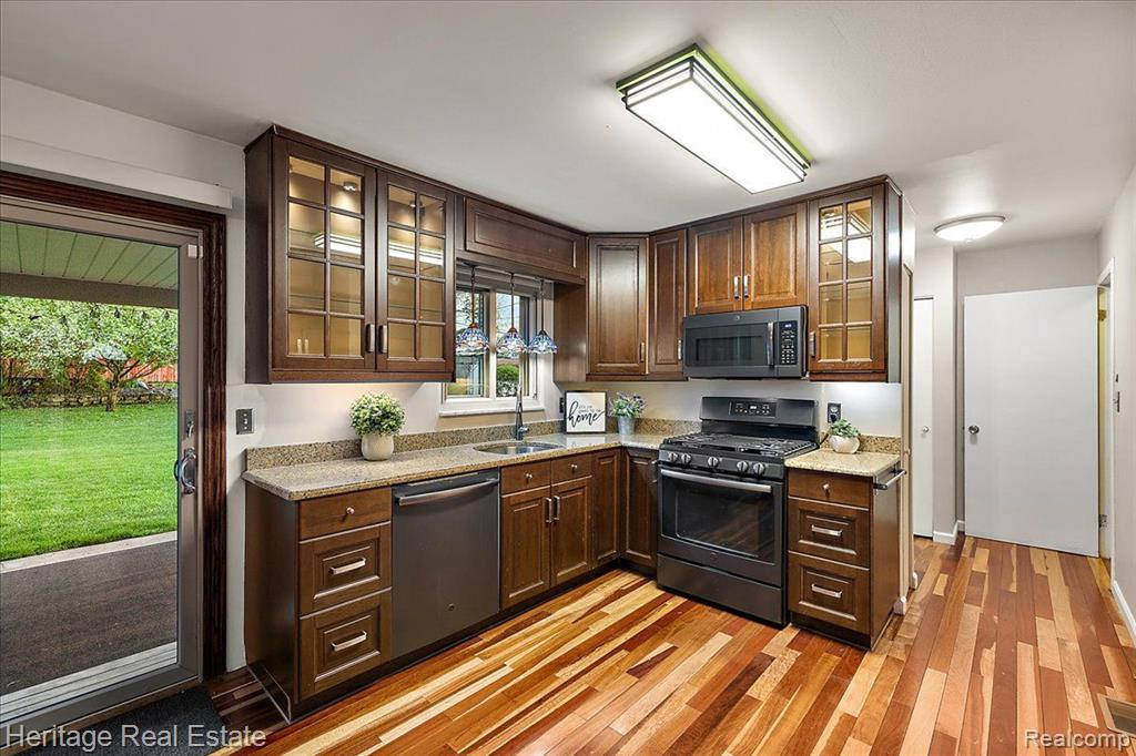 4887 CRESTBROOK Drive, Waterford, MI 48328 — Photo 5