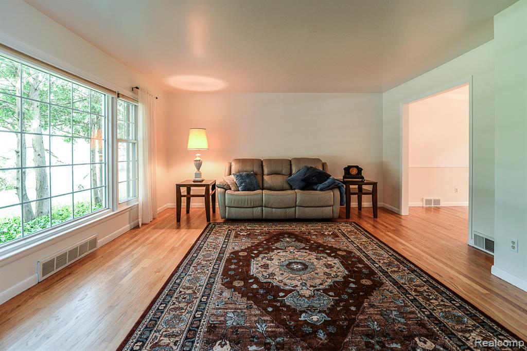 4355 Joanne Drive, Ann Arbor, MI 48103 — Photo 9