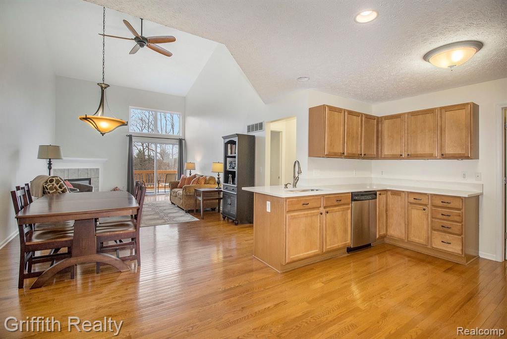 98 SEDUM, Howell, MI 48843 — Photo 7