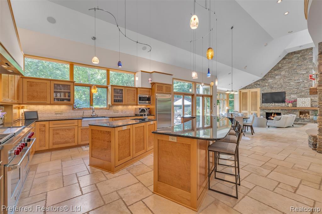12196 Woodline Drive, Fenton, MI 48430 — Photo 24