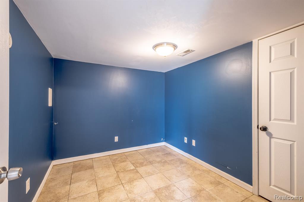 618 RUSTIC Trail, Linden, MI 48451 — Photo 21