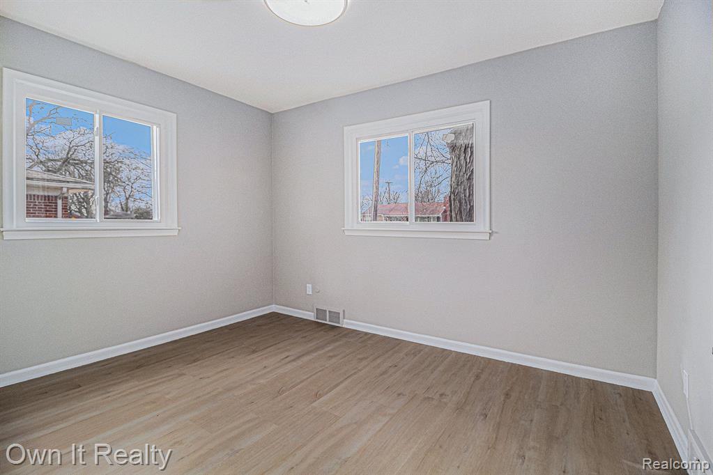 9424 HEMINGWAY, Redford, MI 48239 — Photo 13