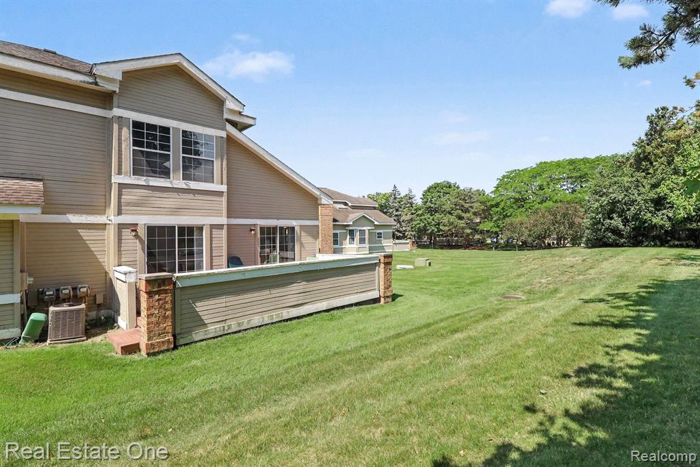 6617 Chimney Sweep, West Bloomfield, MI — Photo 29