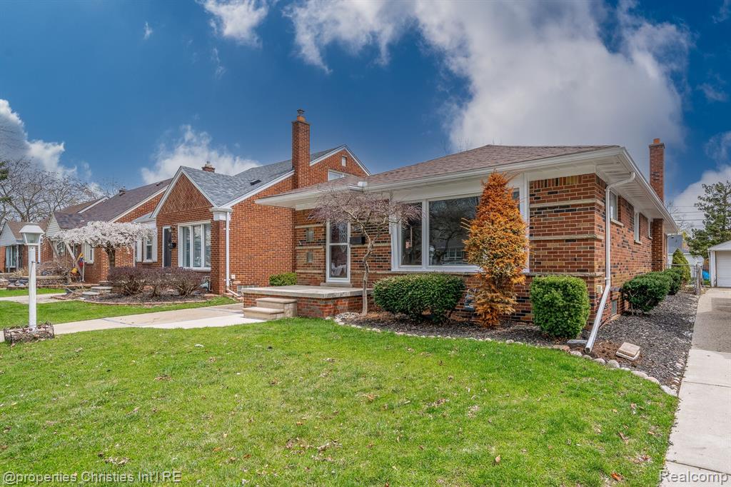 7631 ROBINSON Avenue, Allen Park, MI 48101 — Photo 2
