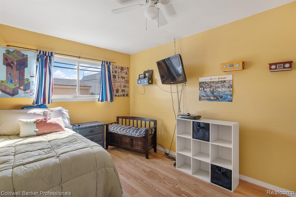 921 MACE Avenue, Madison Heights, MI 48071 — Photo 17