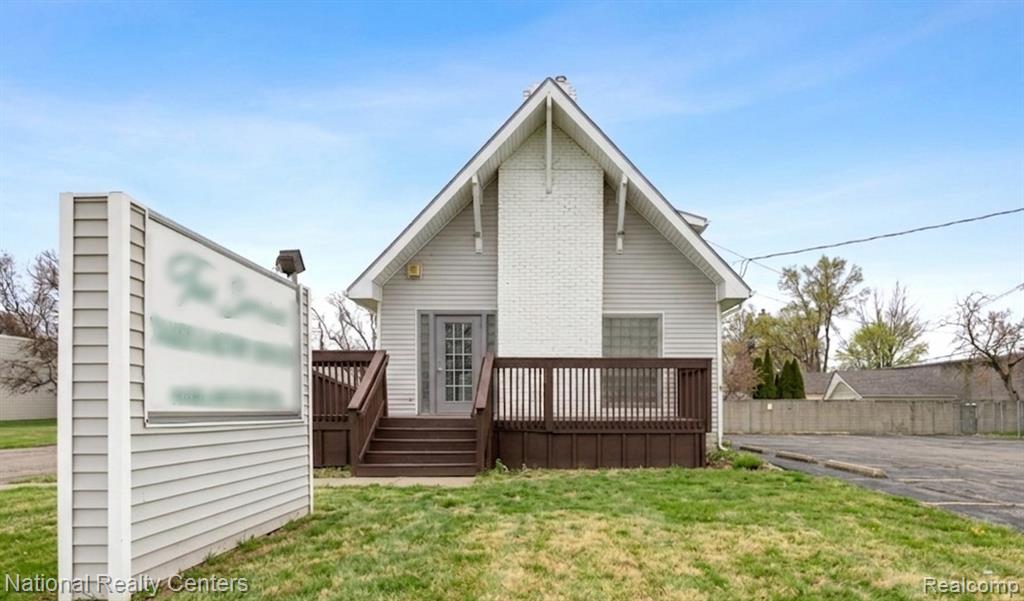 509 Elizabeth Lake Road, Waterford, MI 48328