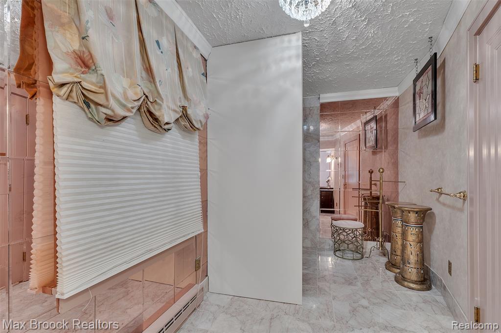 23009 Maple Avenue, Farmington, MI 48336 — Photo 42