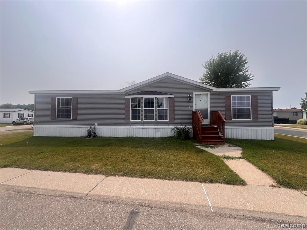 8304 Hidden Hollow, Fenton, MI 48430