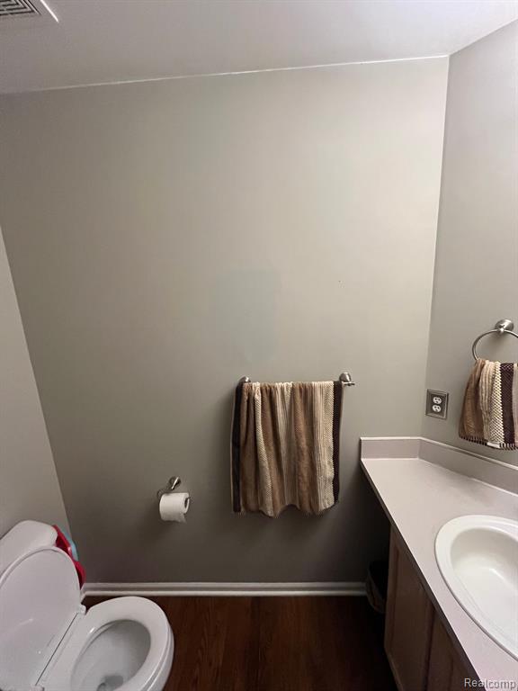 5592 JUNEBERRY Court, Waterford, MI 48329 — Photo 18