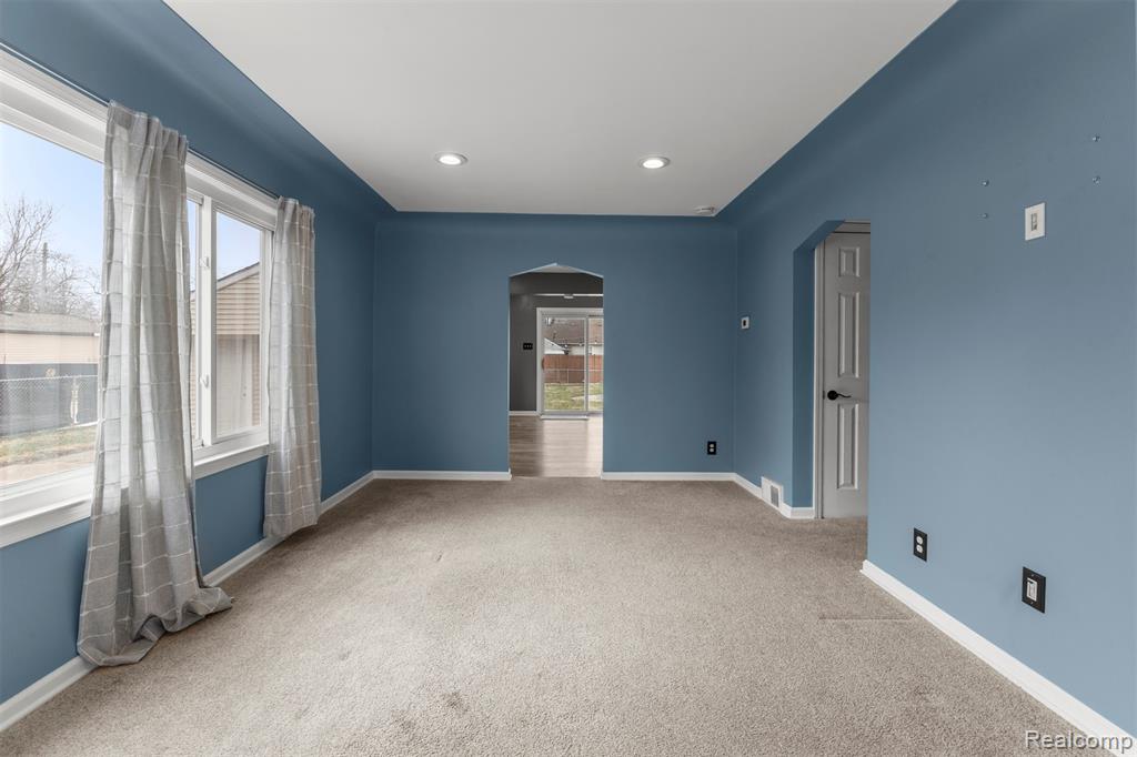 4976 Weddell Street, Dearborn Heights, MI 48125 — Photo 8