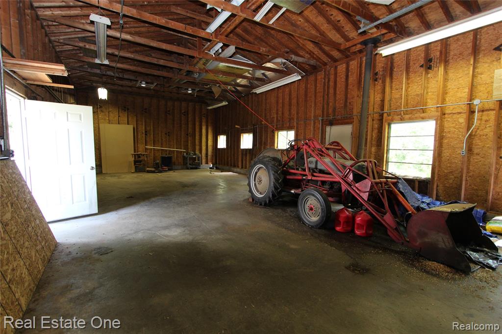 1325 S Hospital Road, Waterford, MI 48327 — Photo 39
