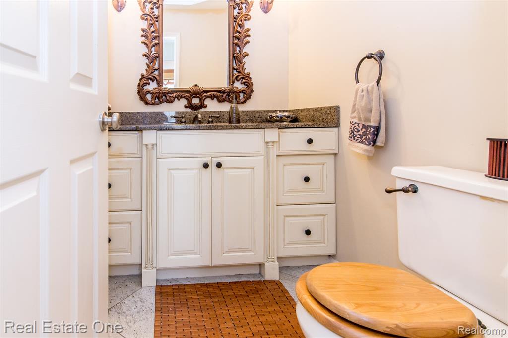 4088 PARKSTONE Court, Troy, MI 48098 — Photo 46