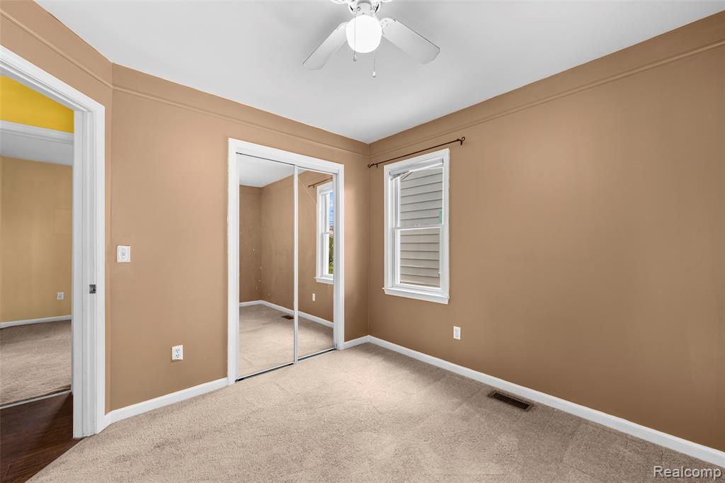 536 E Barrett Avenue, Madison Heights, MI 48071 — Photo 19