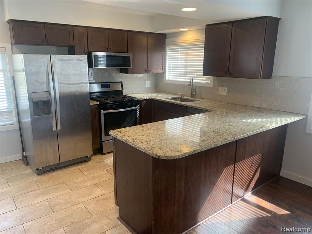 3991 FIELDVIEW Avenue, West Bloomfield, MI 48324 — Photo 16