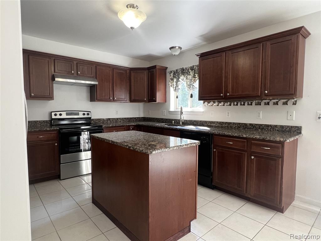 6161 Elarz Drive, Troy, MI 48085 — Photo 9