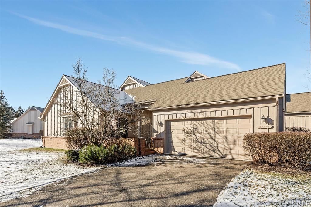 37779 SIENA Drive, Farmington Hills, MI 48331 — Photo 2