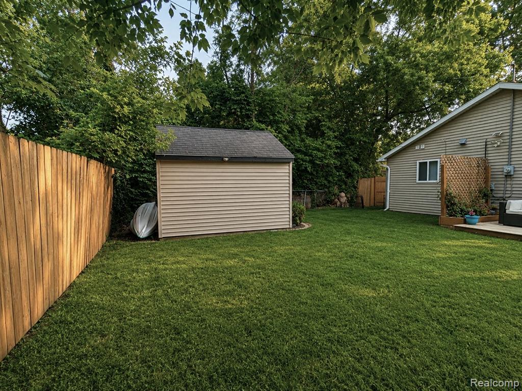 4097 Chenlot Lane, Waterford, MI 48328 — Photo 37