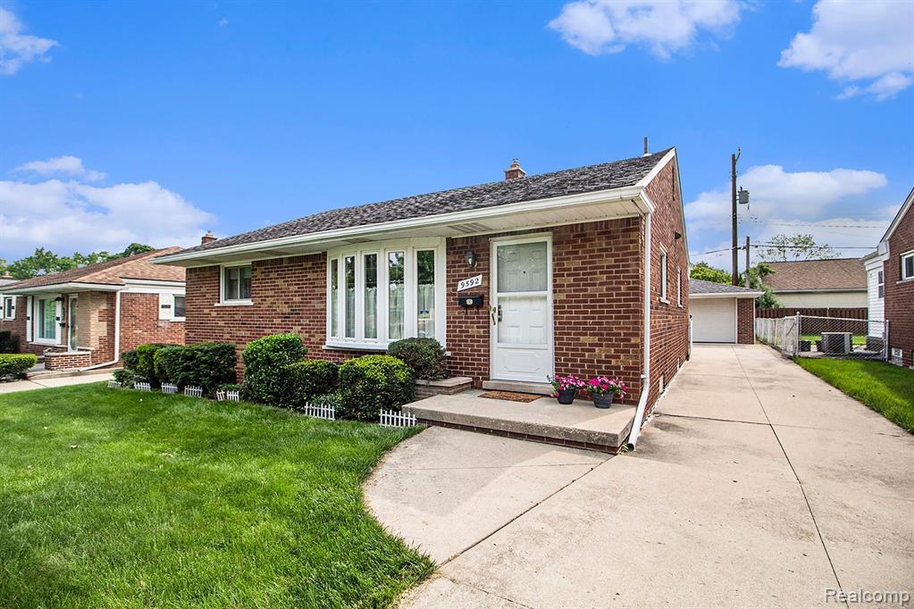 9592 SARASOTA, Redford, MI 48239 — Photo 23