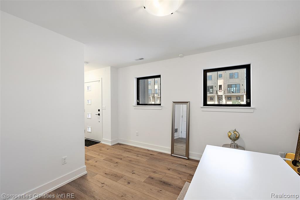 1041 HAMPTON Circle - Photo 5