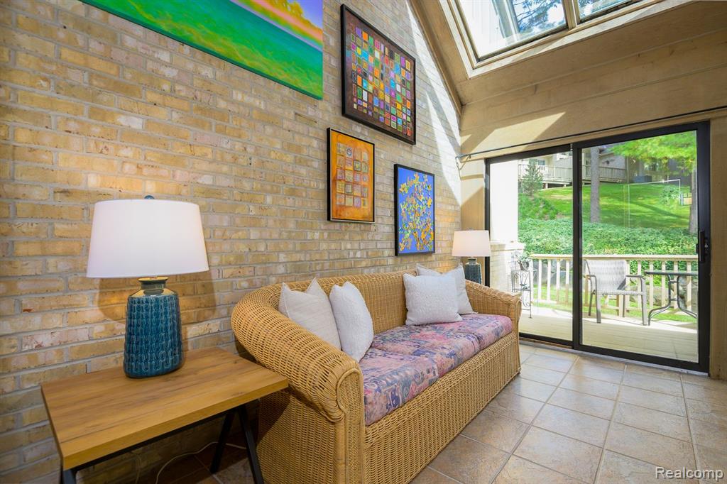 2462 HICKORY GLEN Drive, Bloomfield Hills, MI 48304 — Photo 7