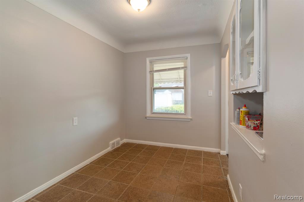 15486 FAIRMOUNT Drive, Detroit, MI 48205 — Photo 12