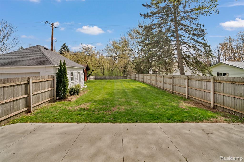 209 S Bristol Street, Almont, MI 48003 — Photo 43
