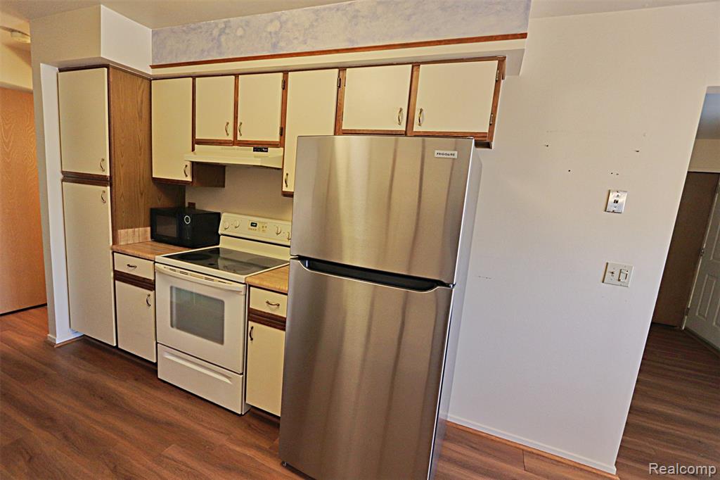 2131 Vine Way Drive, 97, Canton, MI 48188 — Photo 5