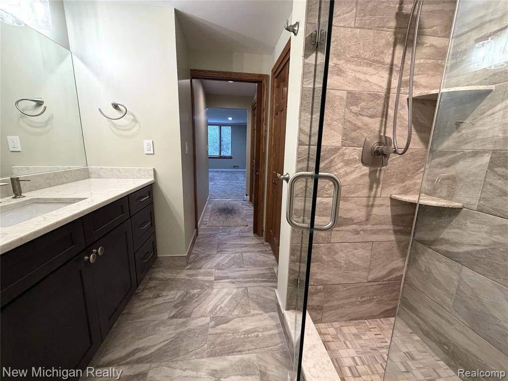 43000 12 Oaks Crescent Drive, 2033, Novi, MI 48377 — Photo 16