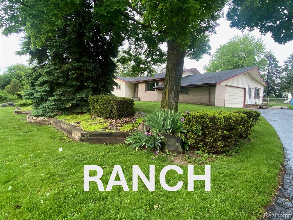 5871 Brewster Road, Rochester Hills, MI 48306 — Photo 50