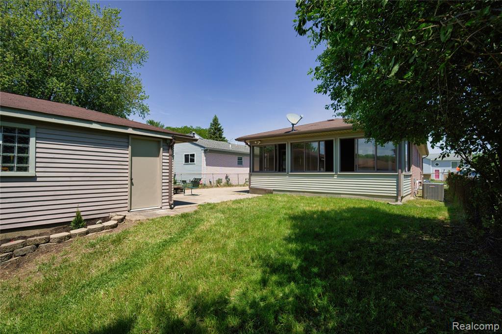 32138 Glaser Road, Rockwood, MI — Photo 4