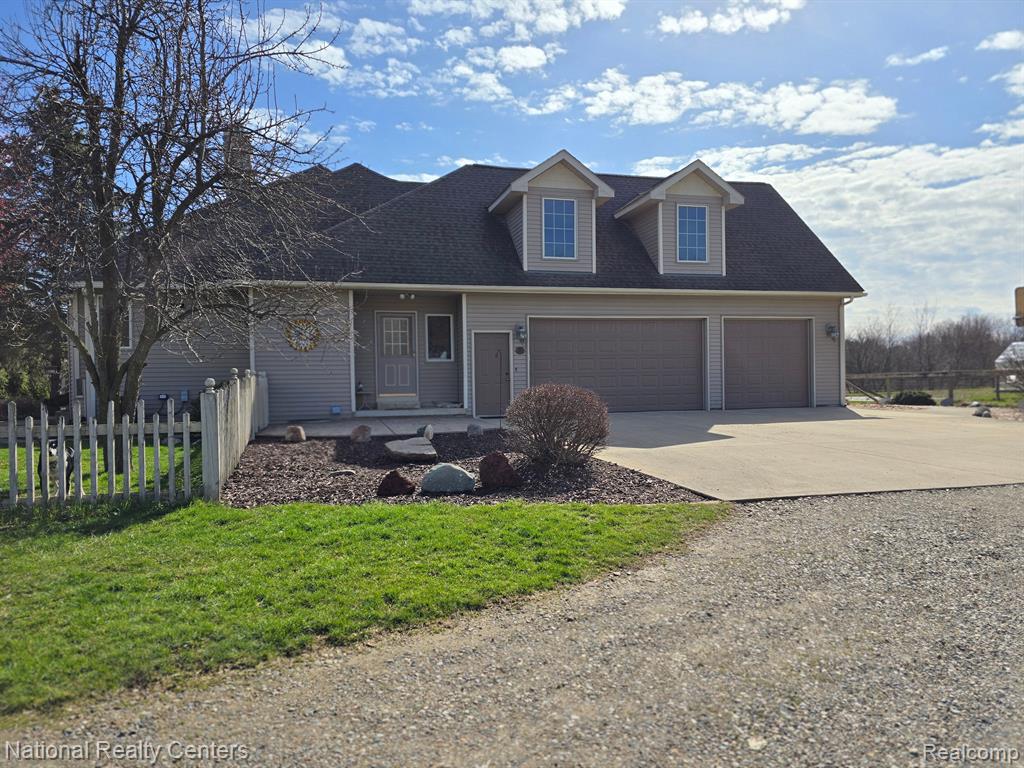 7125 MANOR Lane, Fowlerville, MI 48836 — Photo 3