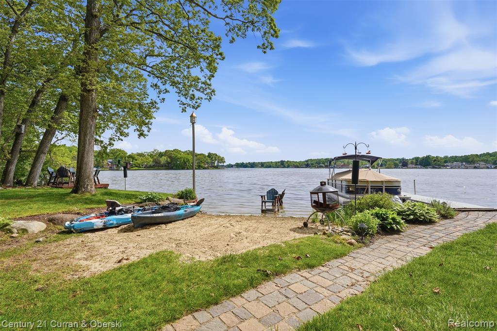 4233 Blain Island Road, Waterford, MI 48329 — Photo 4